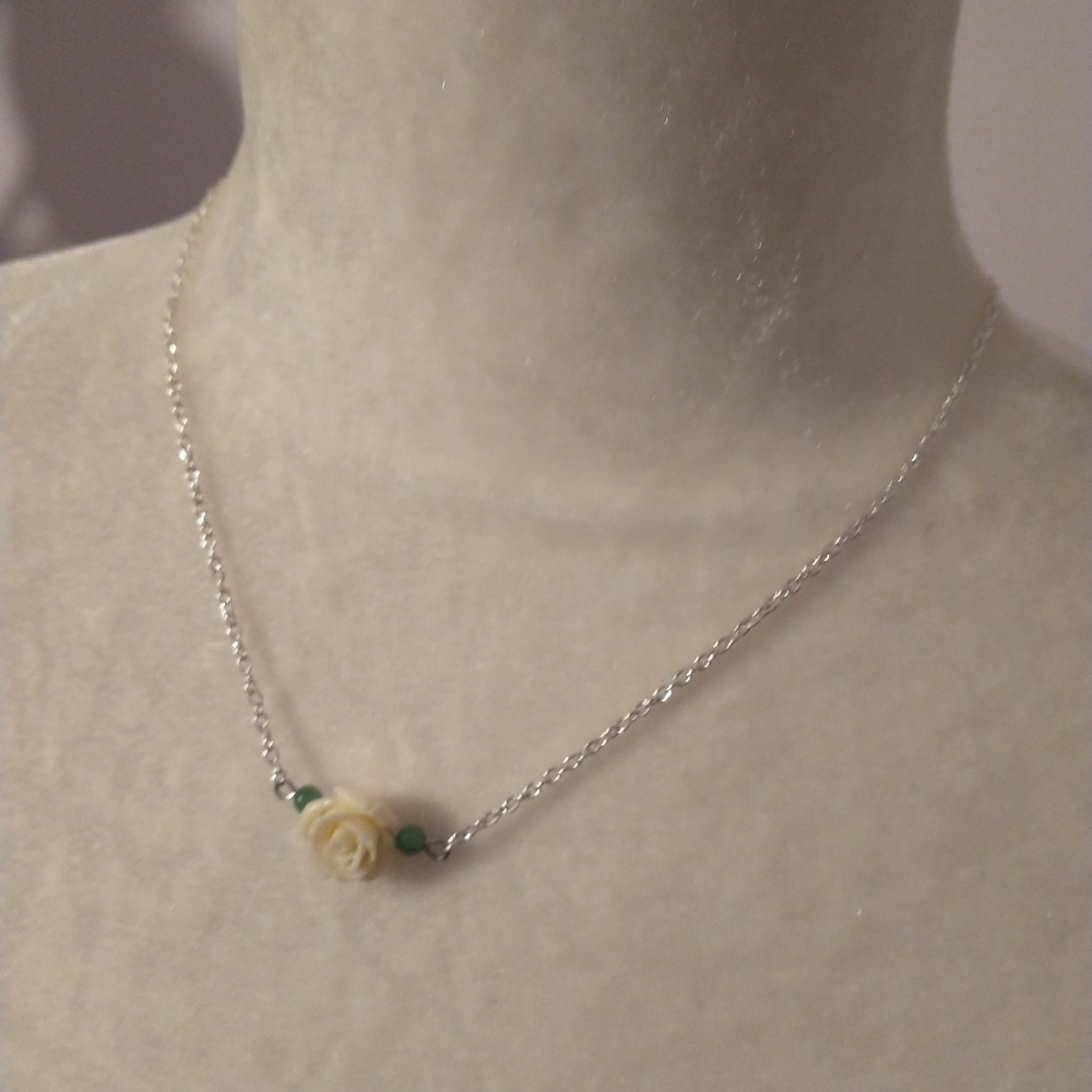 Flower neckalce - Picture 2 of 7